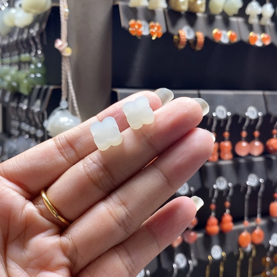 风***清银S925镶嵌和田玉耳饰