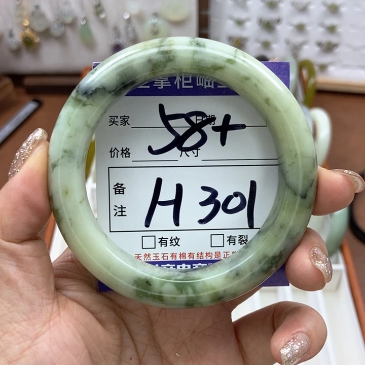 岫玉手镯手镯未镶嵌