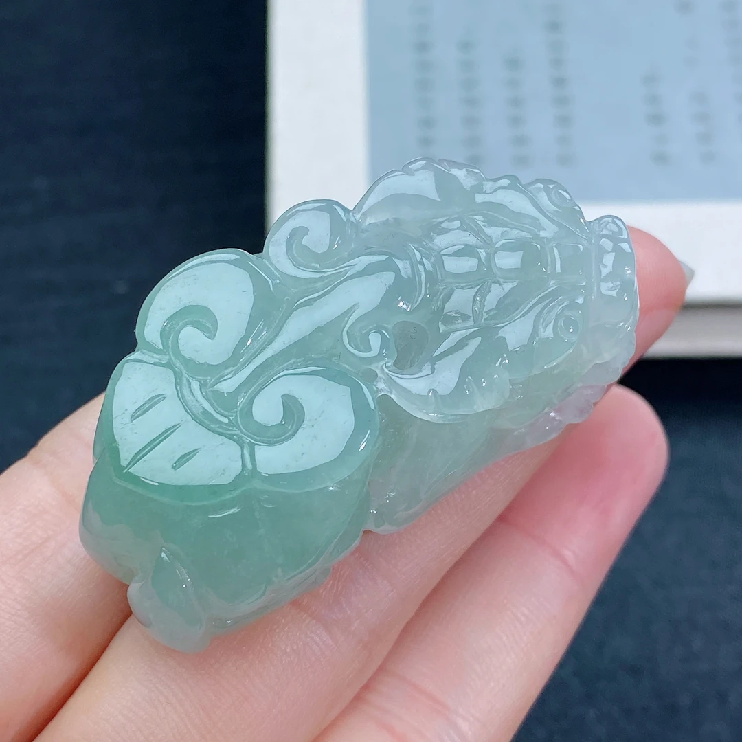 缅甸天然A货翡翠冰润口含珠如意貔貅吊坠