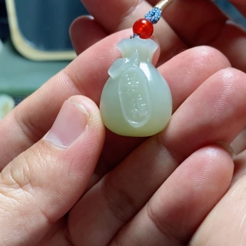 《***》和田玉未镶嵌颈饰