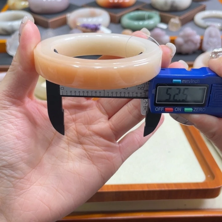 未镶嵌手镯石英质玉