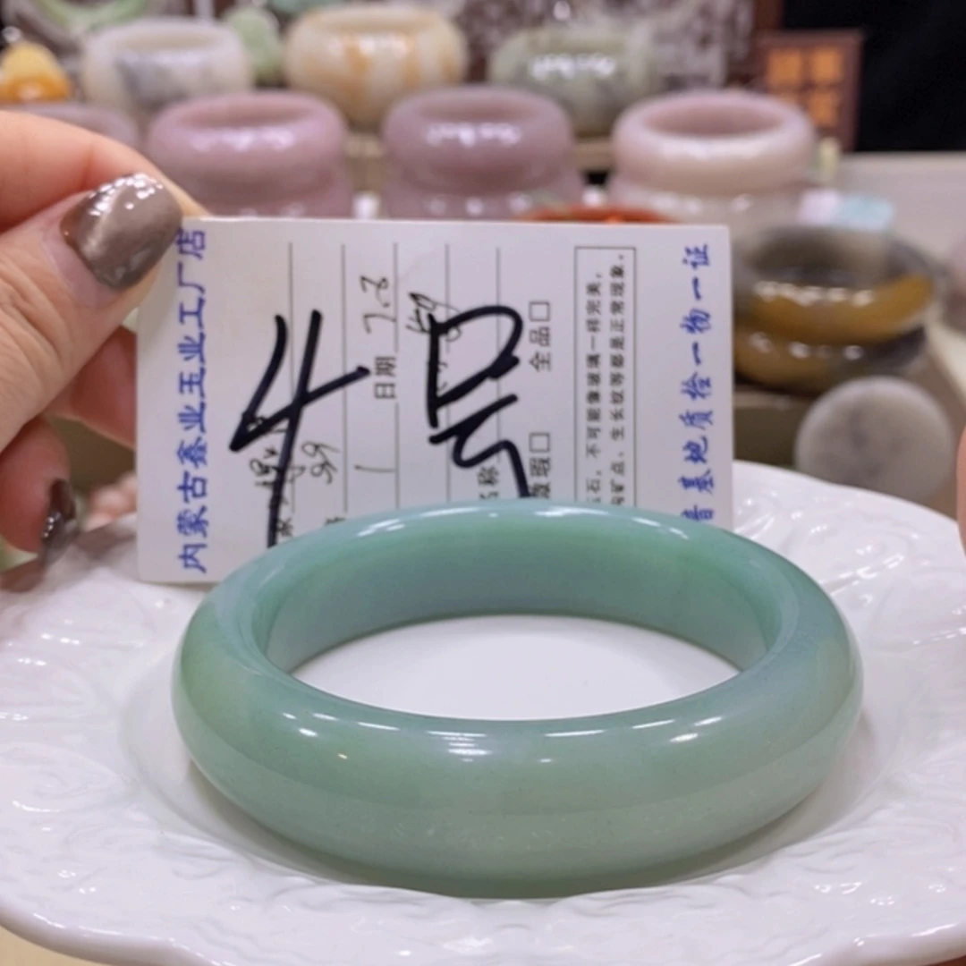【闪购商品】未镶嵌手镯石英质玉