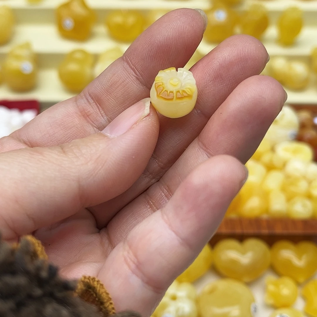 蜜蜡未镶嵌裸石配饰