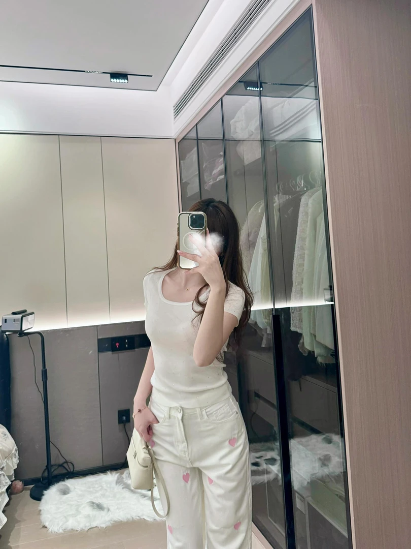 女士烫钻U领短袖T恤夏季设计感短款显瘦打底上衣
