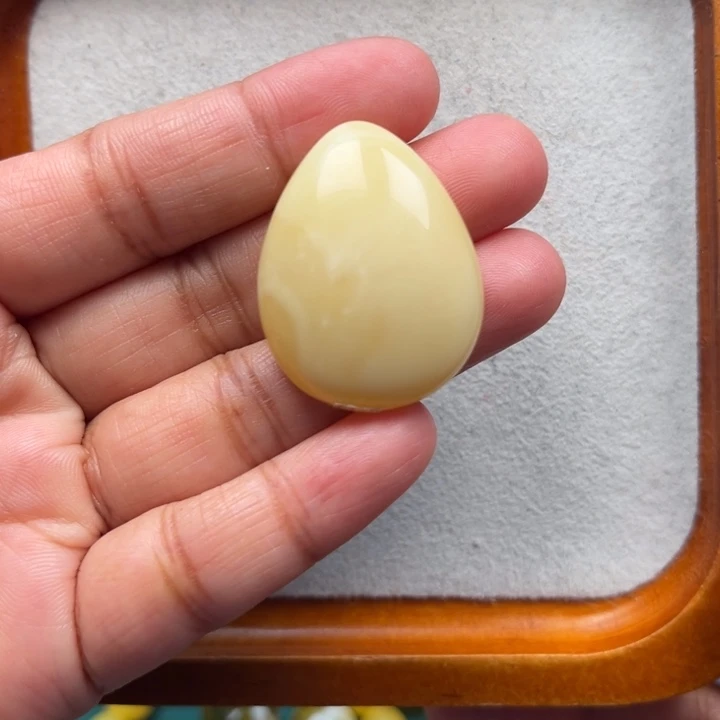 琥珀未镶嵌珠宝奇石M149号