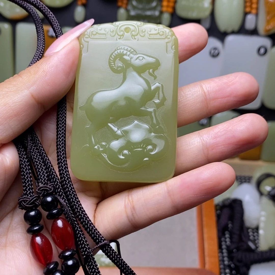 奔**来方解石玉羊生肖牌子