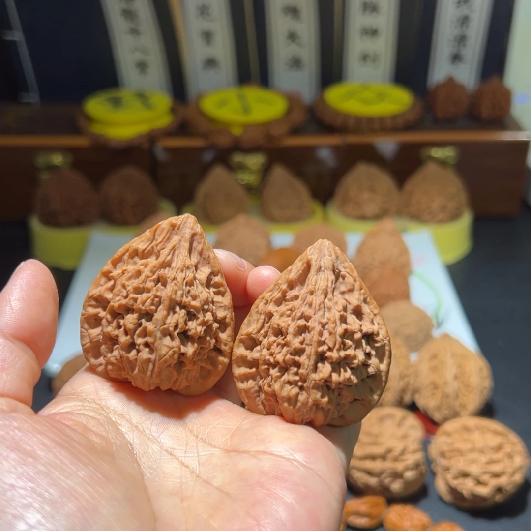 文玩核桃把件杨*红火凤鸡心