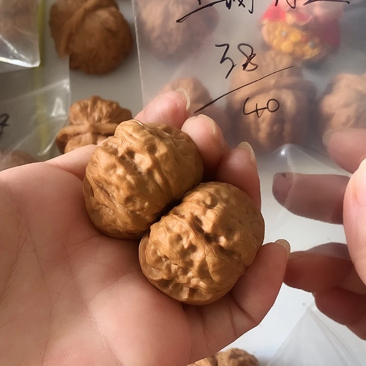 ㊤***㊎吊坠文玩核桃边38左右