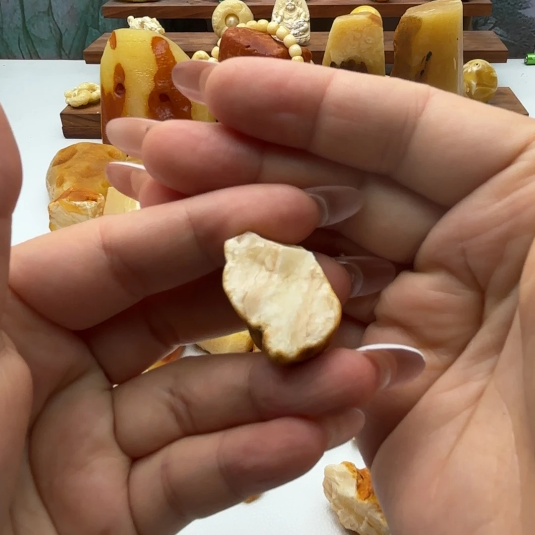 Y***L定制琥珀未镶嵌琥珀