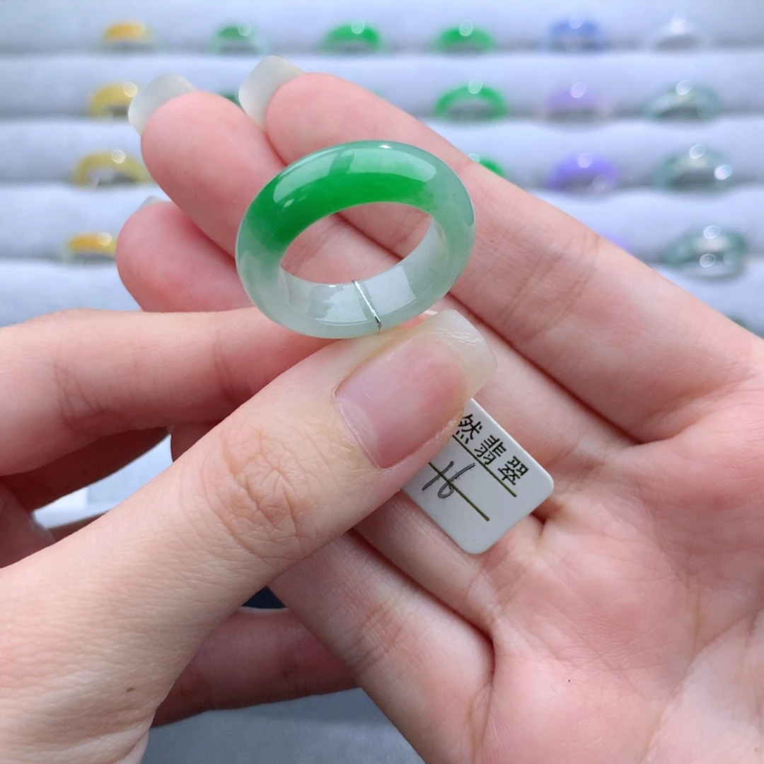 翡翠未镶嵌戒指戒指