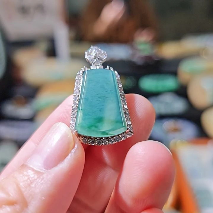 颈饰未镶嵌翡翠一