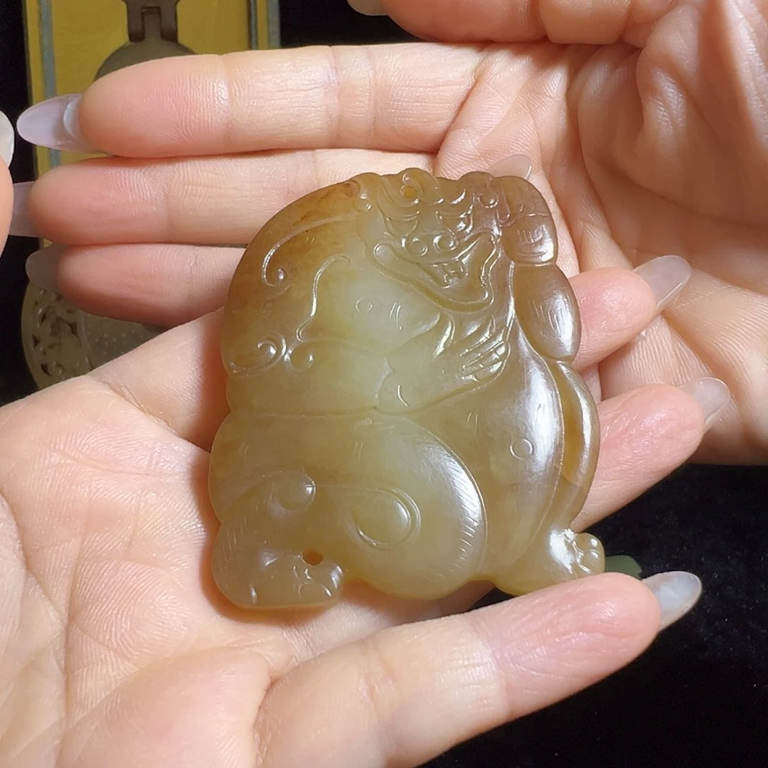 和田玉未镶嵌挂件鉴****）