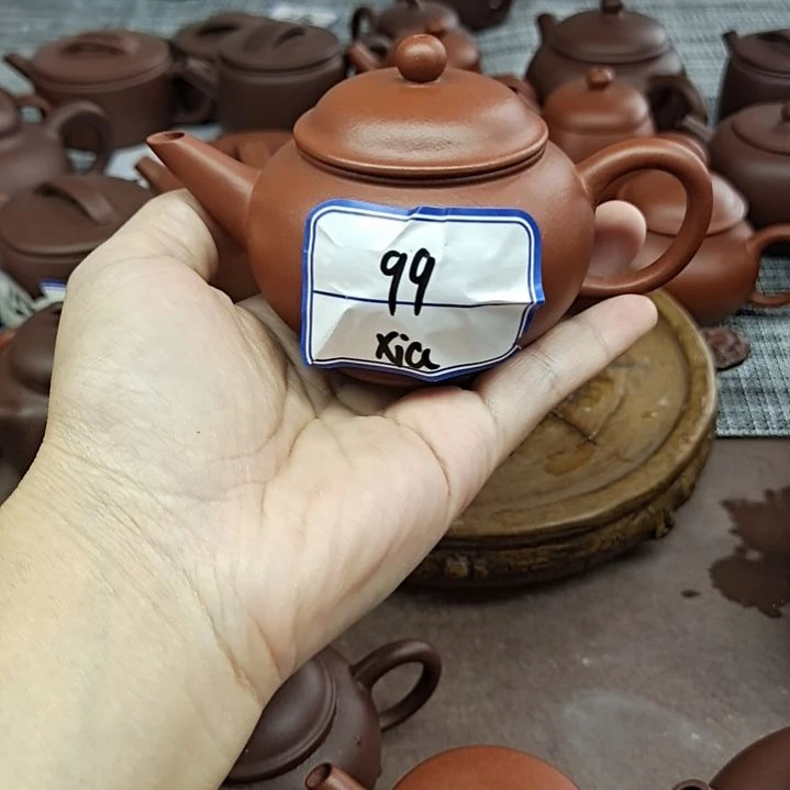 茶壶紫砂水平，微瑕，介意勿拍，不退不换