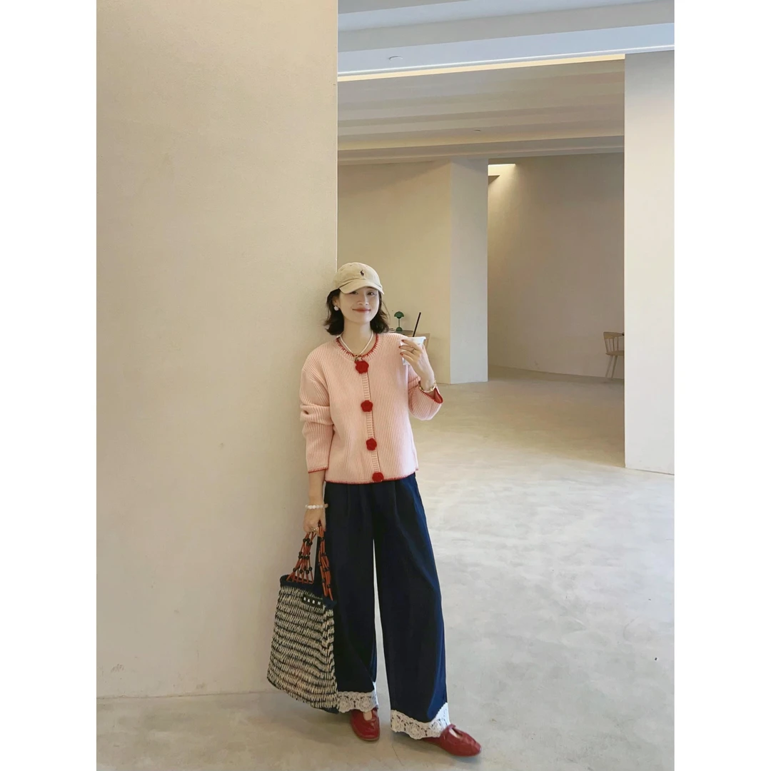 温柔慵懒风粉色立体花朵圆领毛衣女2025新款针织开衫上衣裤子套装
