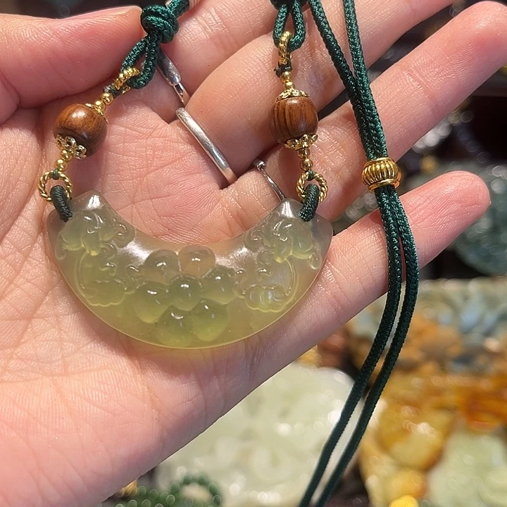 岫玉未镶嵌毛衣链