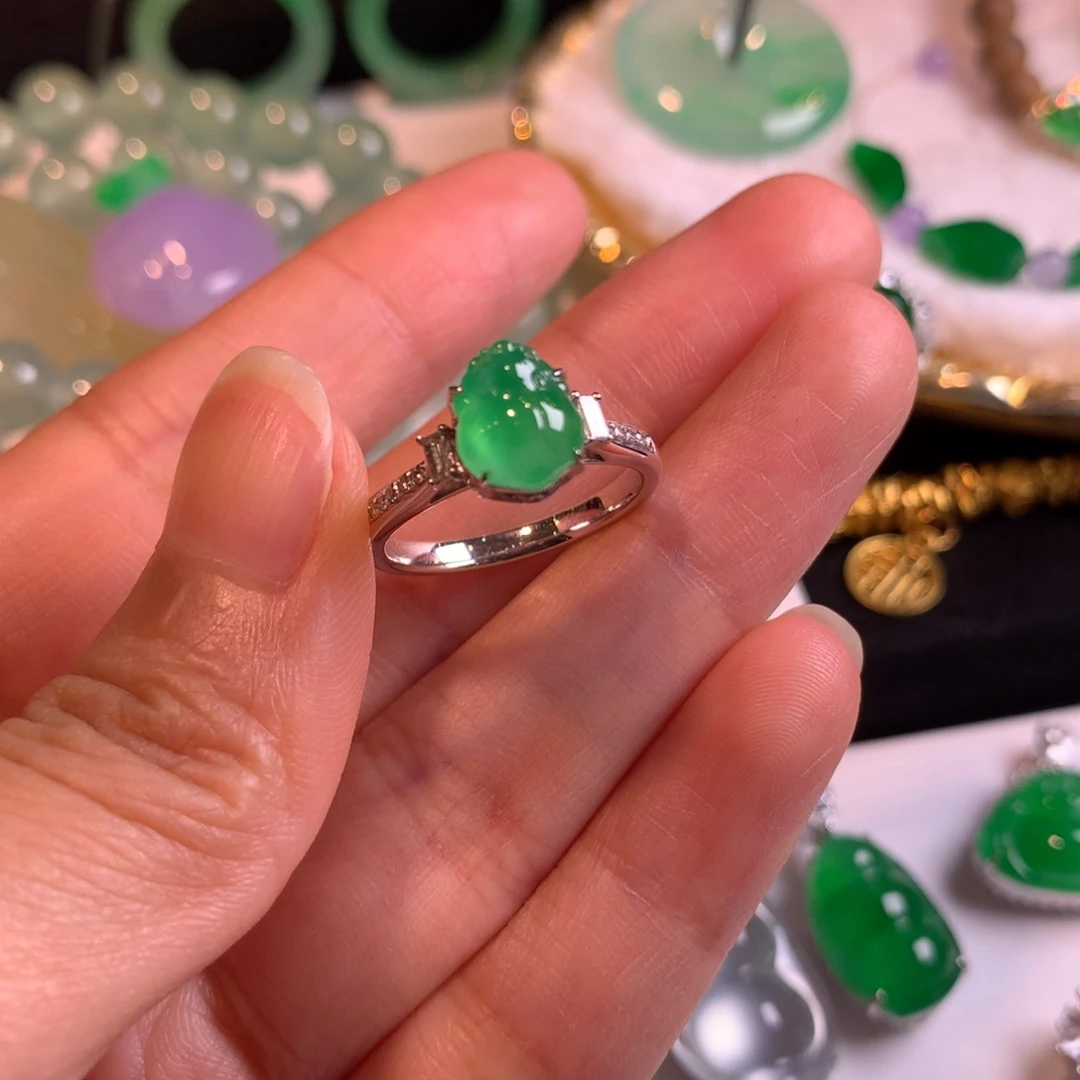 18K金镶嵌戒指翡翠戒指