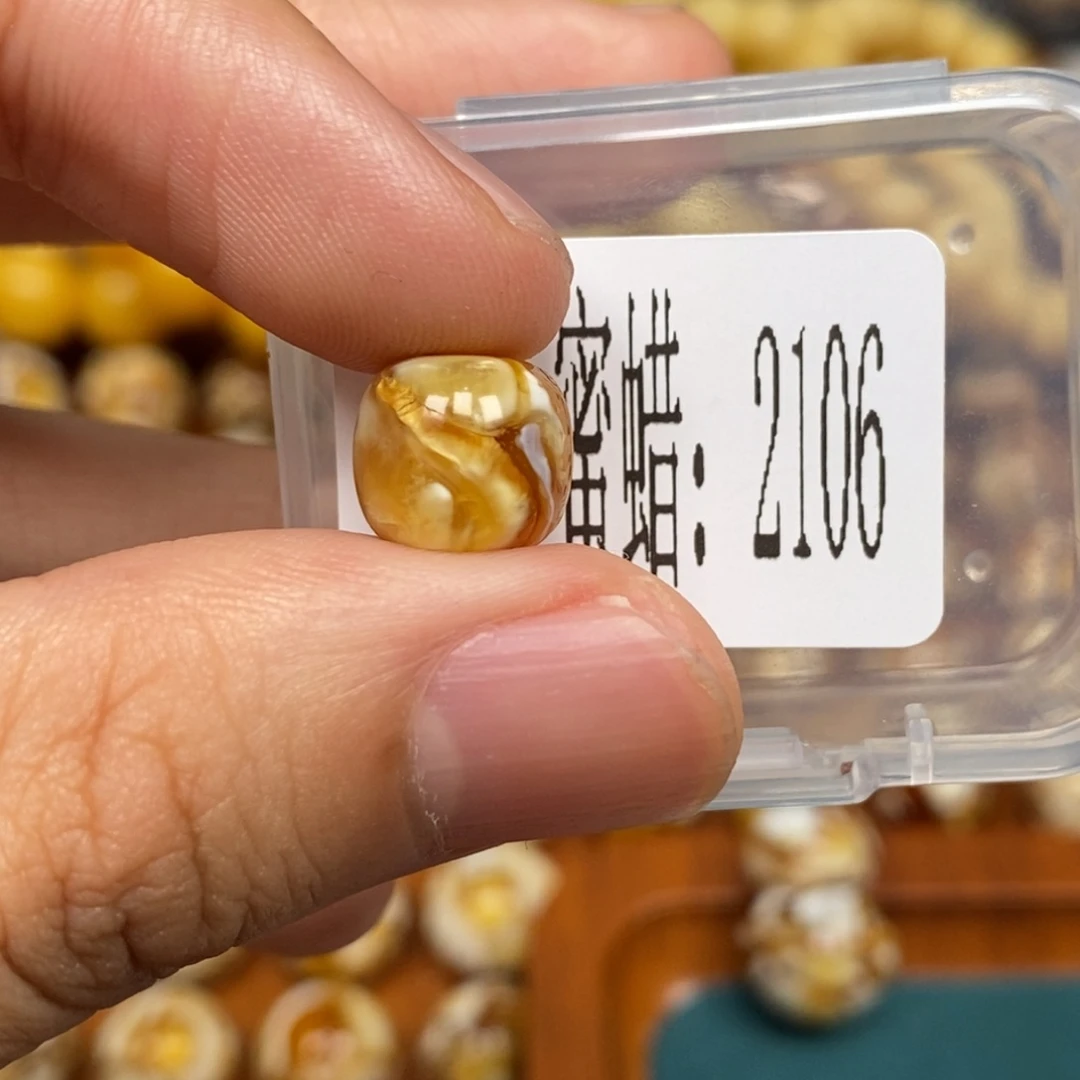 蜜蜡未镶嵌珠宝奇石2106