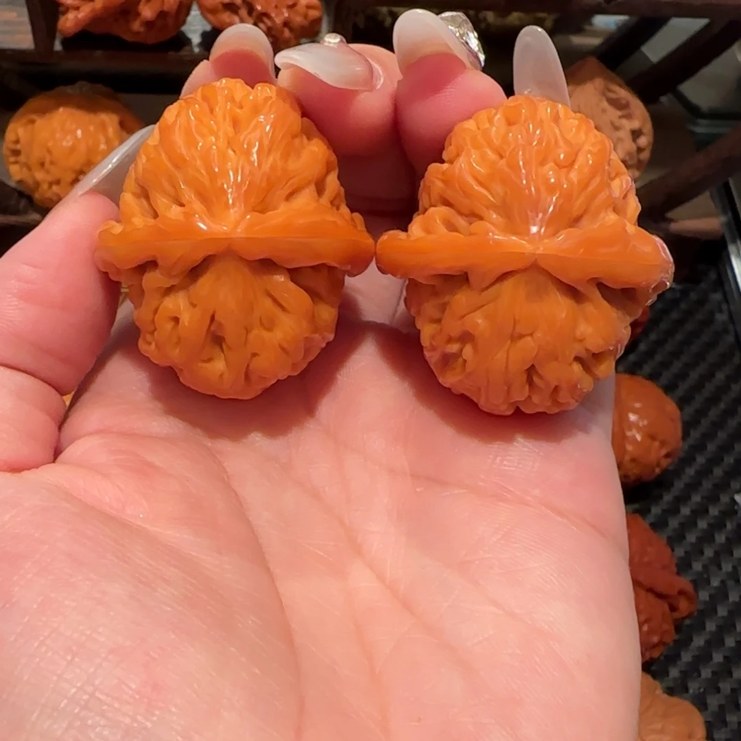 文玩核桃吊坠白狮子35精品0475