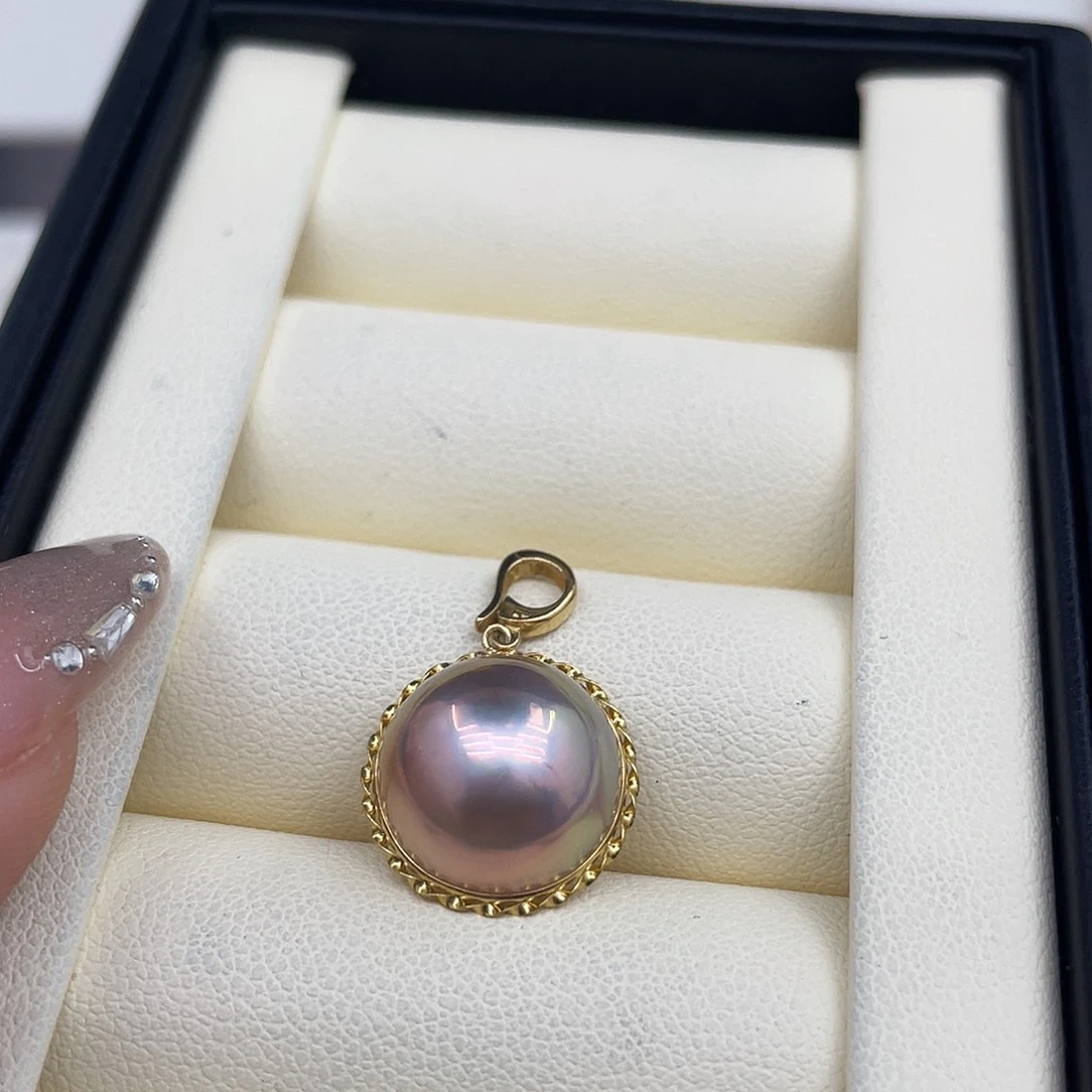 拼合珍珠（马贝珠）18K金镶嵌颈饰