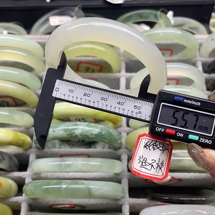 蛇纹石玉未镶嵌手镯93