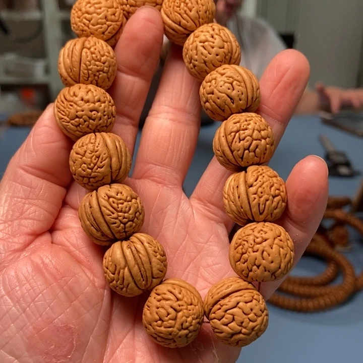 【闪购商品】桃核吊坠肌肉肥胖桃核