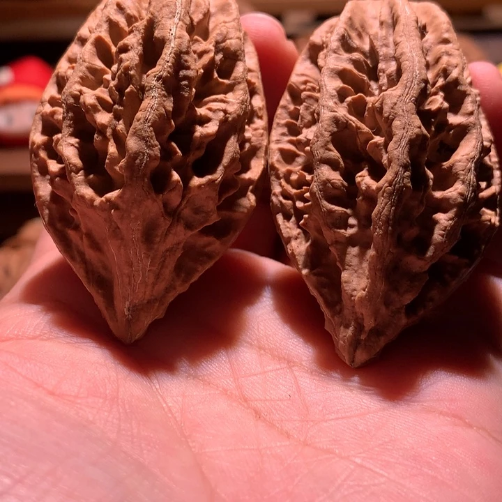 文玩核桃吊坠楸玥核119