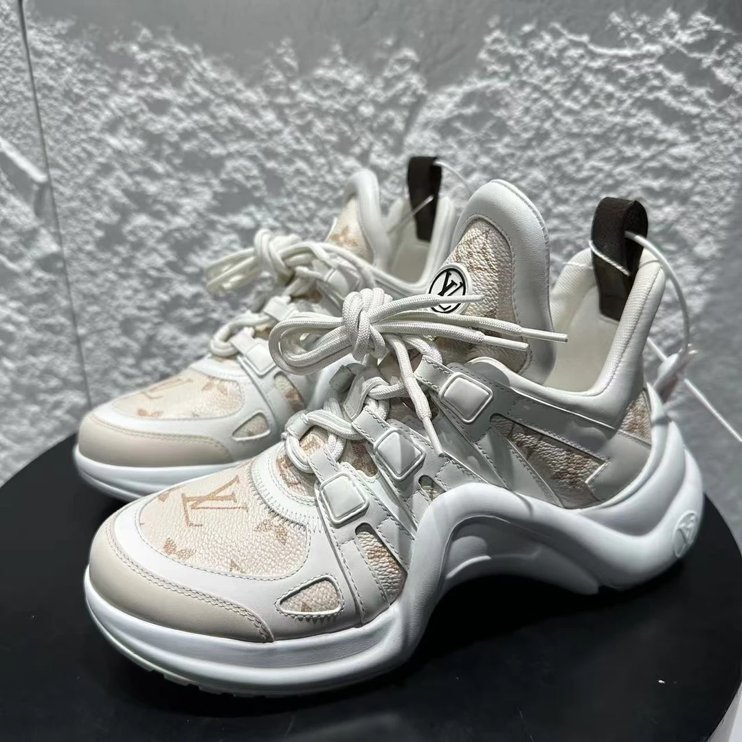 95新 LouisVuitton/路易威登 37码/仔仔/奶茶色印花老爹鞋 xxs866