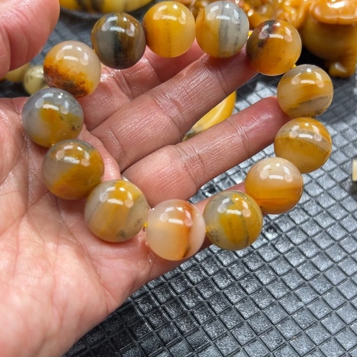 石英质玉（黄龙玉）颈饰未镶嵌