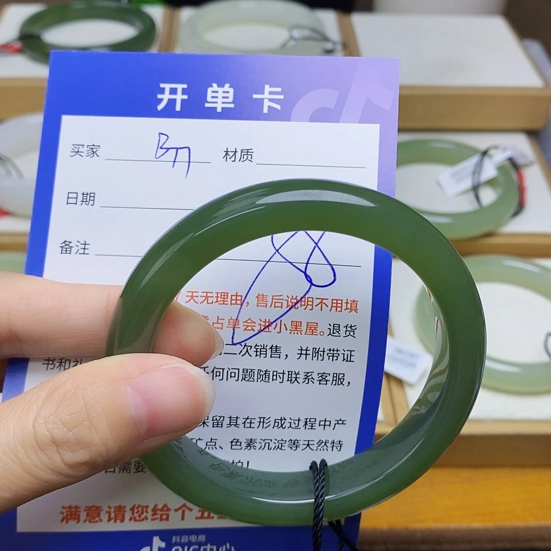 和田玉手镯未镶嵌咖***糖    sy