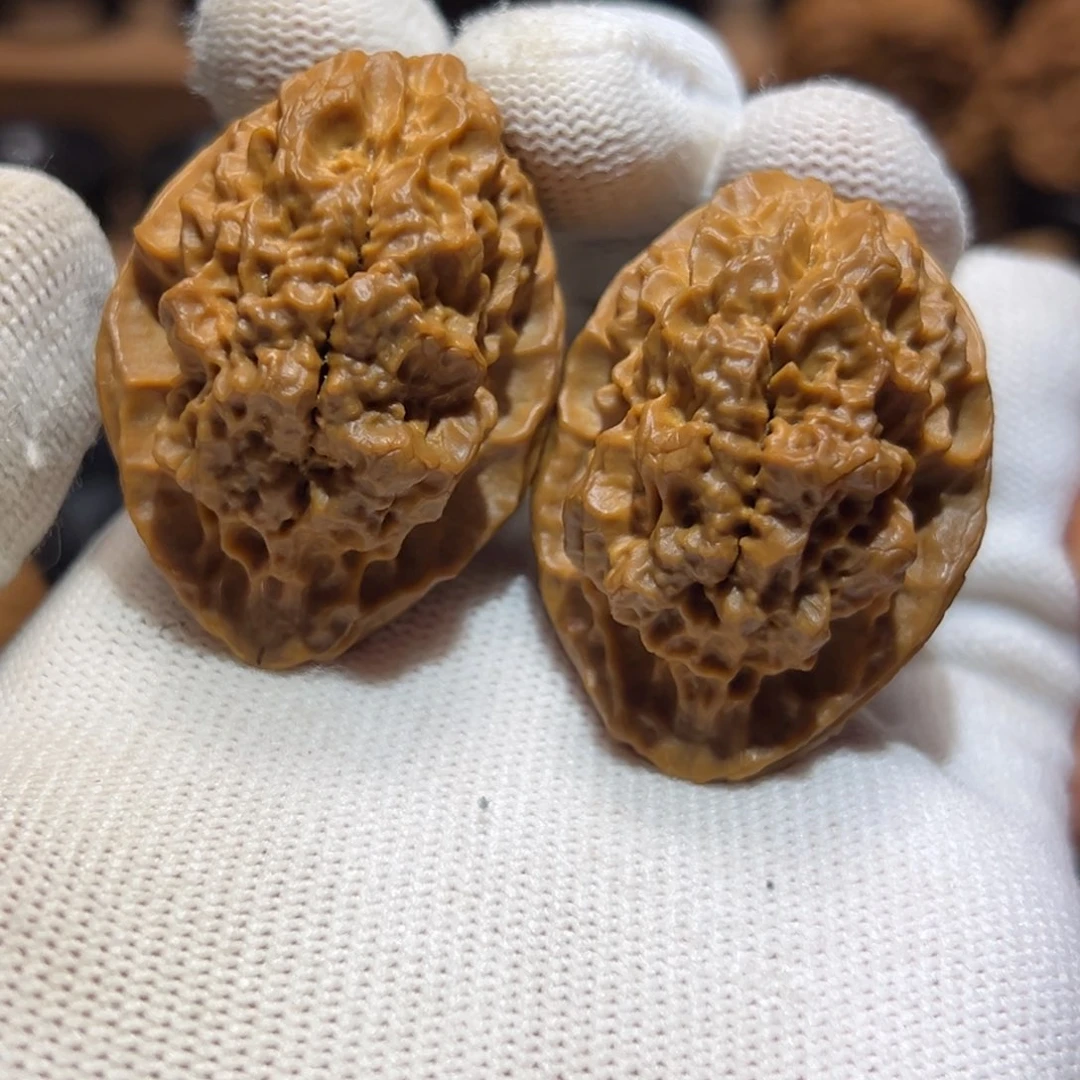 用***4把件文玩核桃37mm龙鳞绣花鞋