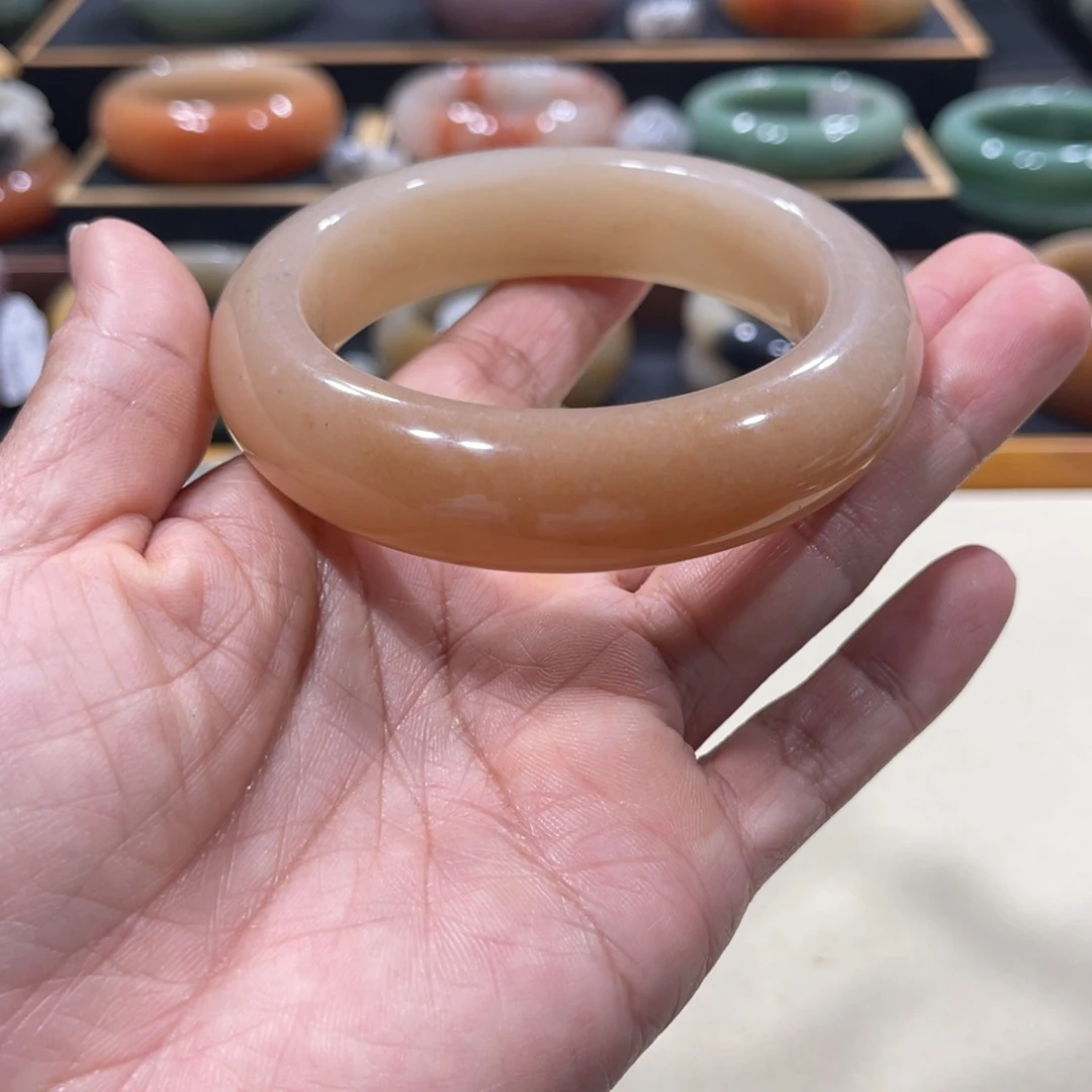 未镶嵌手镯石英岩玉