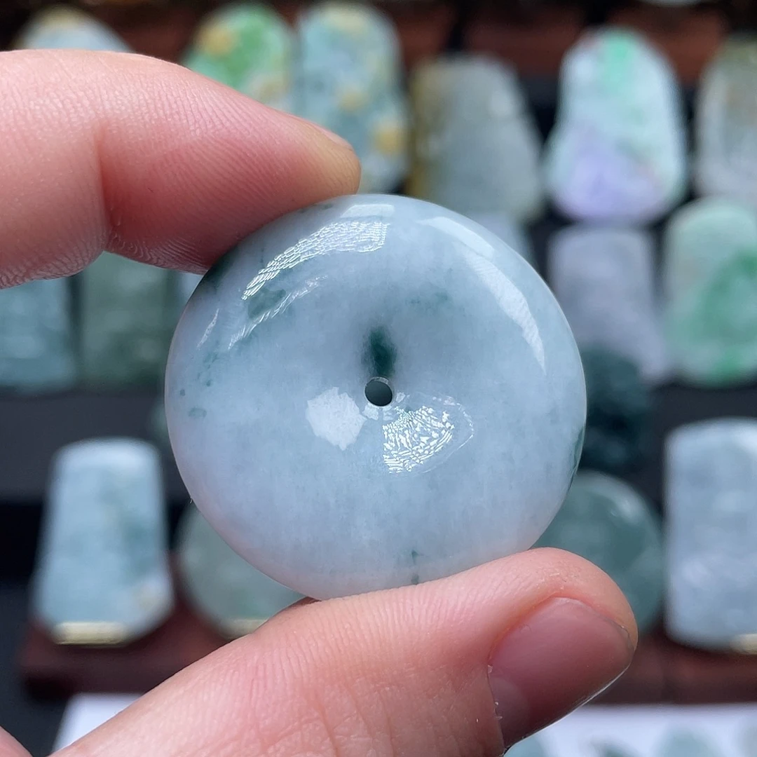 翡翠未镶嵌颈饰平安扣