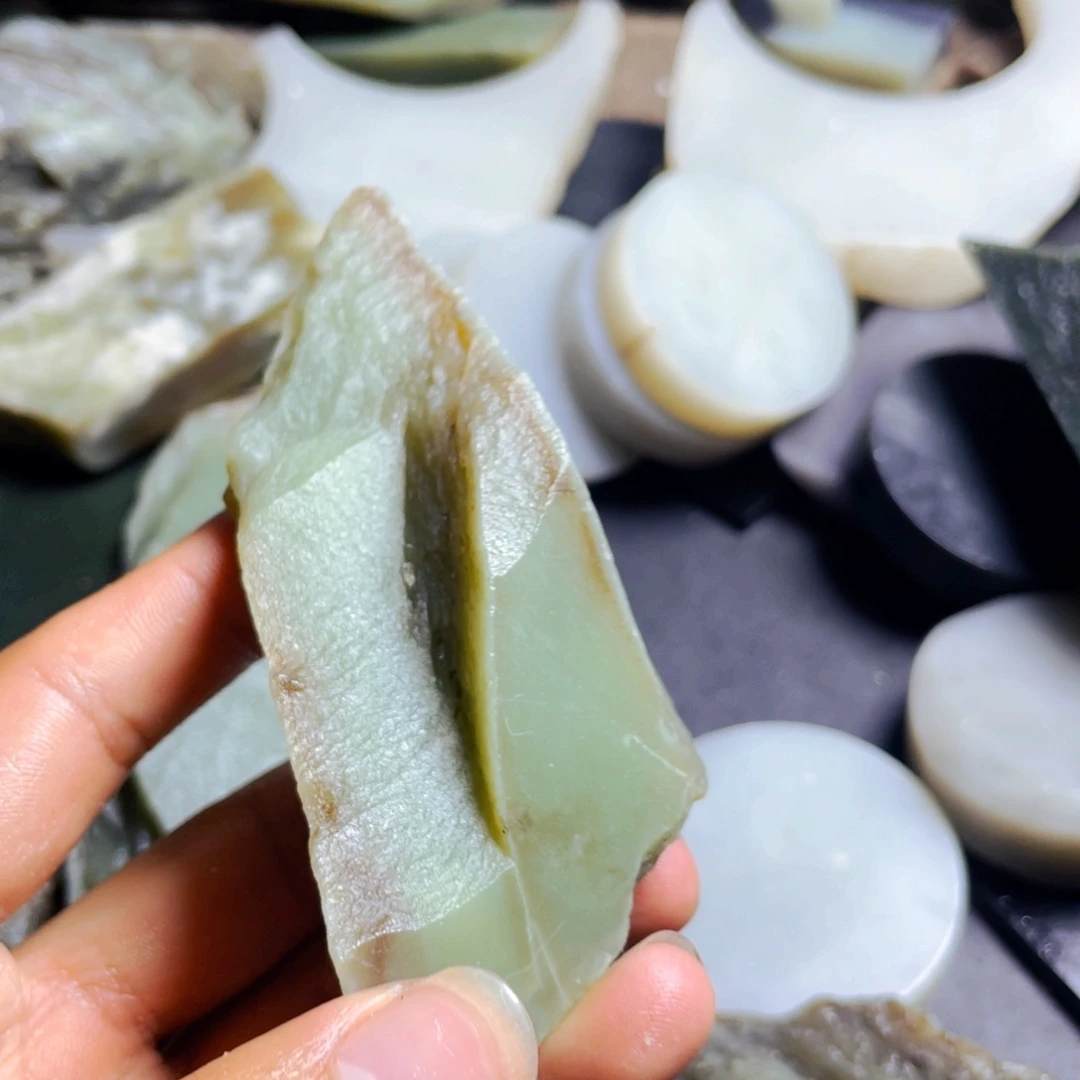 和田玉（糖玉）未镶嵌挂件步*云