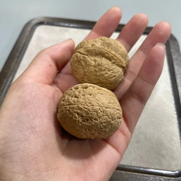 A334文玩核桃一对