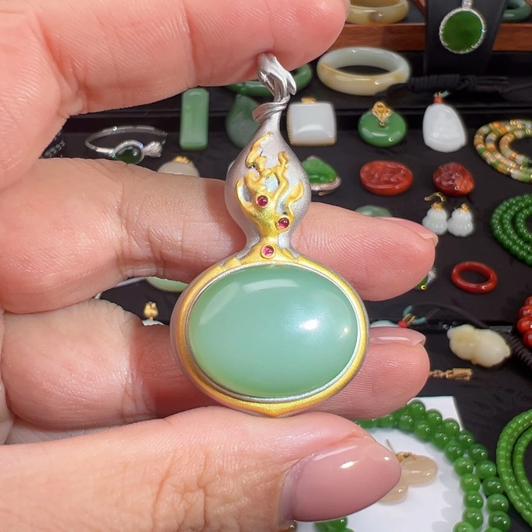 和田玉（碧玉）银S925镶嵌颈饰粉青过灯无结构转光设计款吊坠