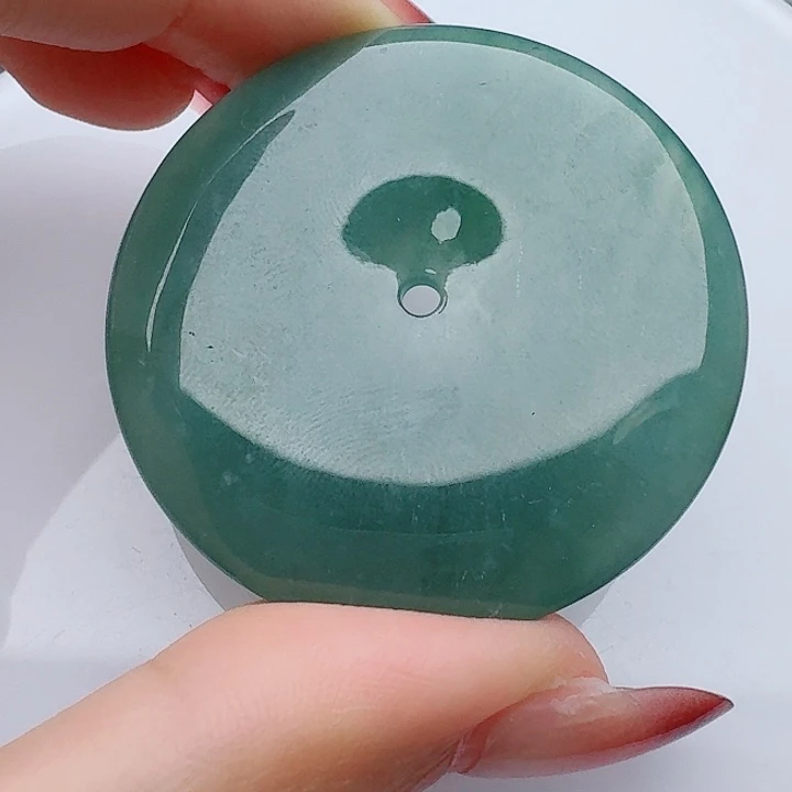 翡翠未镶嵌颈饰多样性发其一