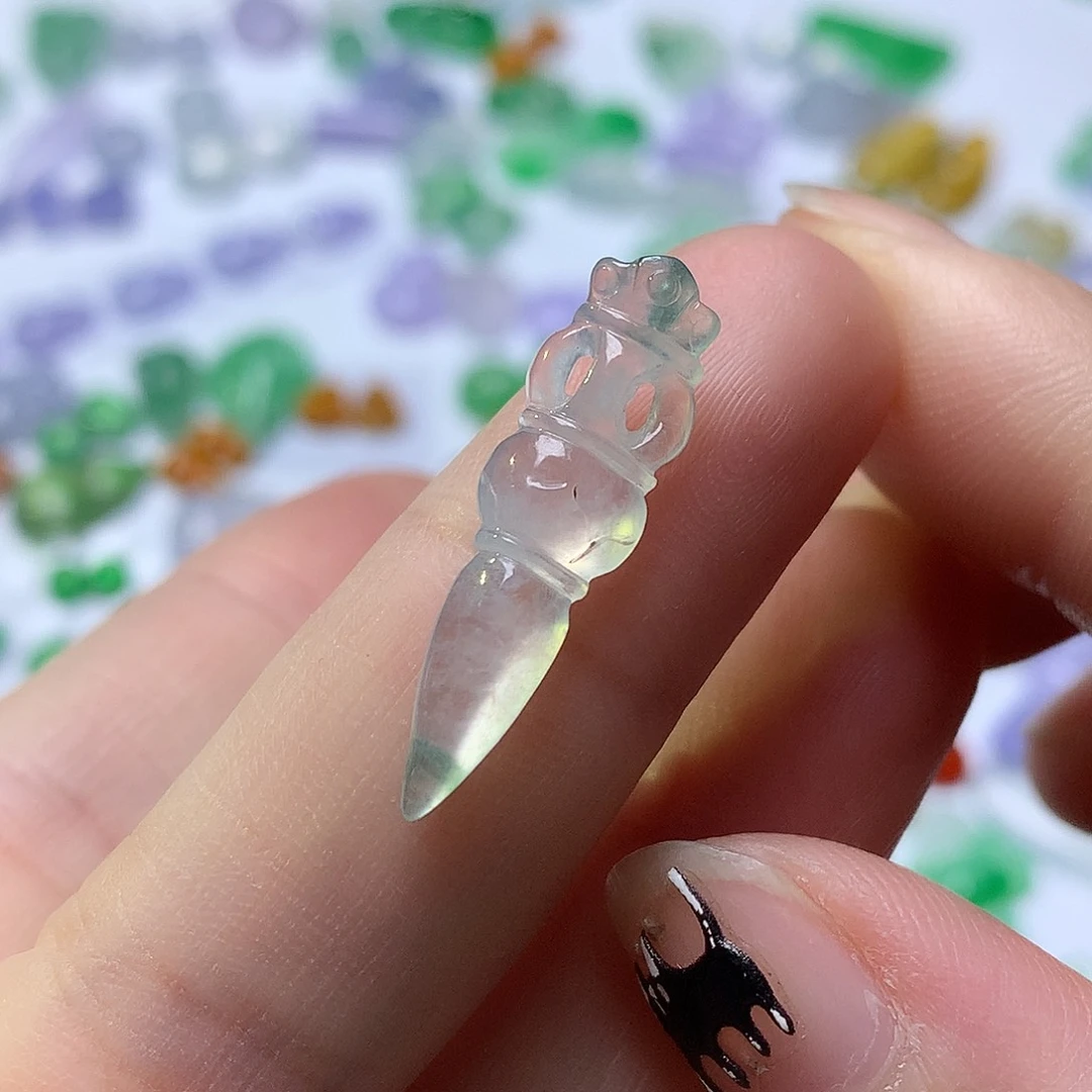 翡翠未镶嵌颈饰降魔杵