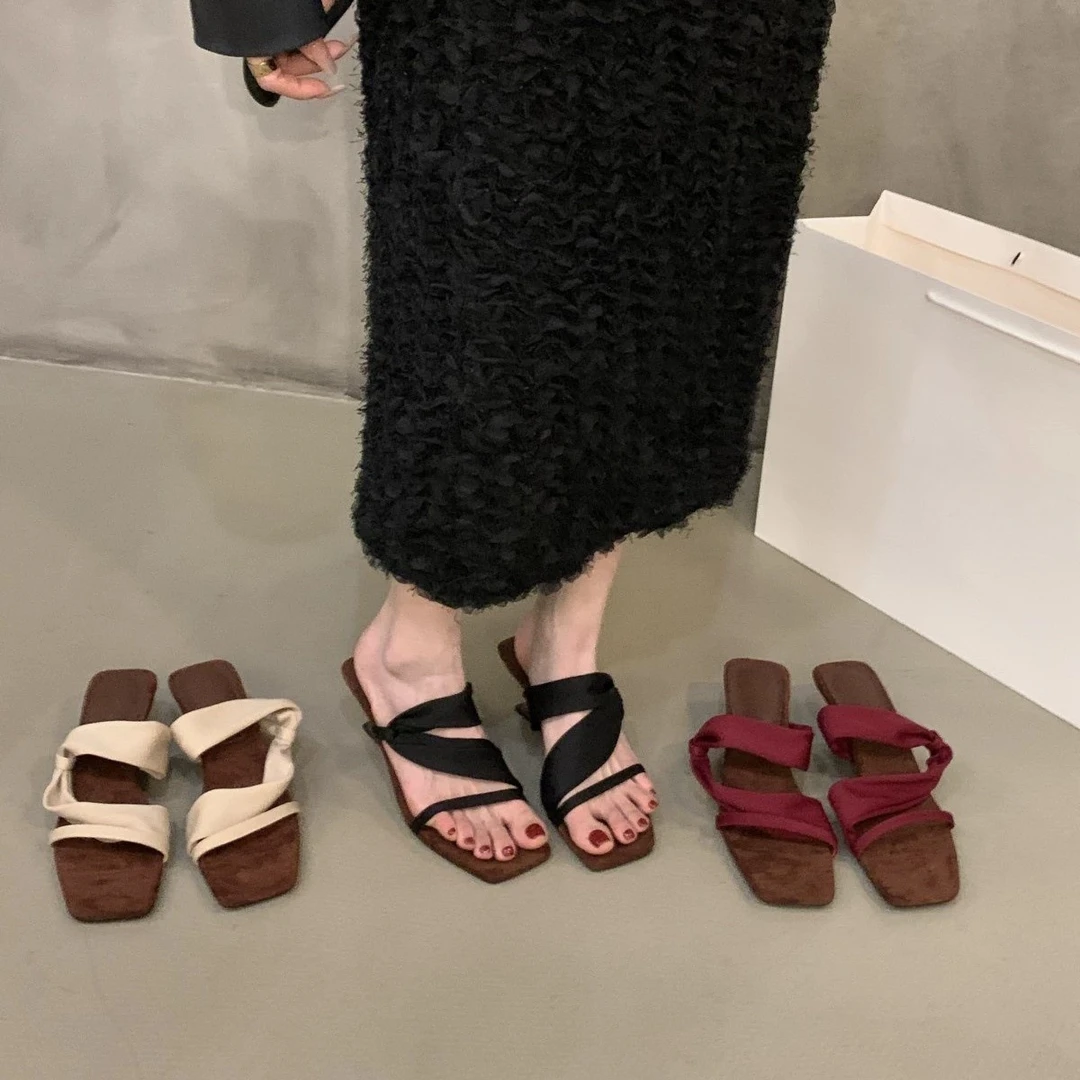 红色法式凉拖鞋仙女鞋子外穿坡跟高跟2025新款夏季气质配裙子凉鞋