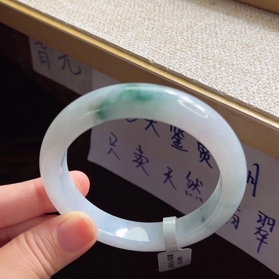 翡翠手镯未镶嵌手镯