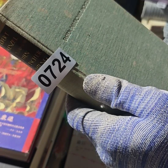 724号外文书默认瑕疵介意