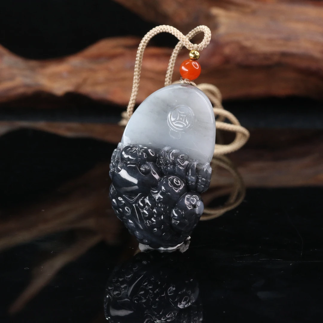 19和田玉青花半山水吊坠/600850北京中保拍卖