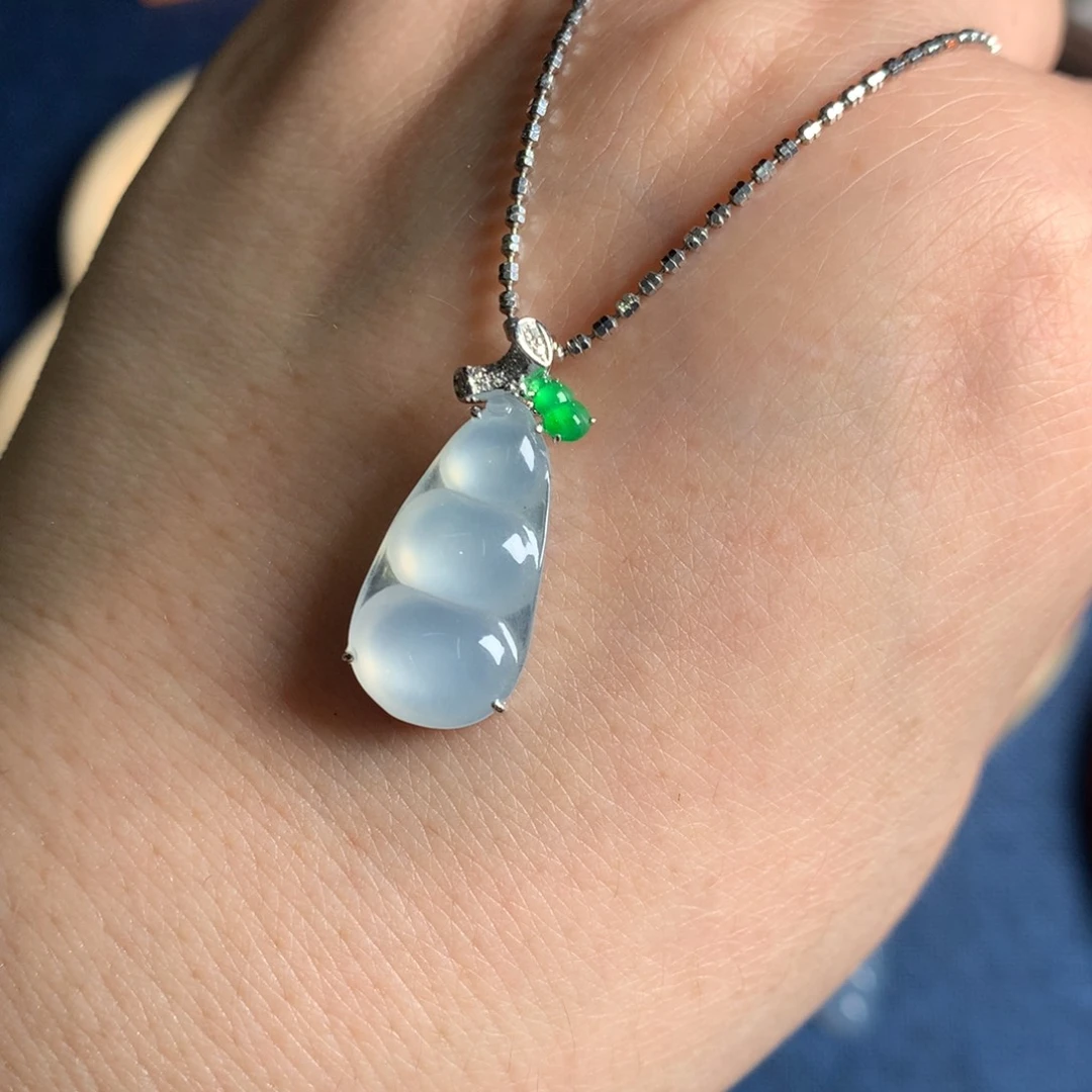 翡翠18K金镶嵌颈饰豆子