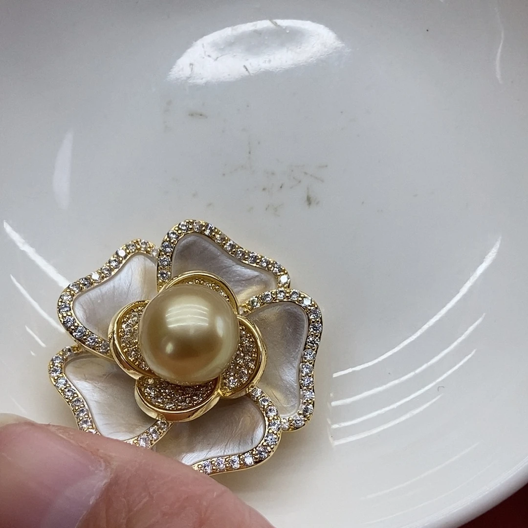 胸针18K金镶嵌海水珍珠
