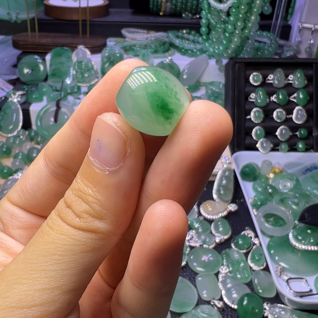 搁***〃石英质玉（非洲翠）未镶嵌颈饰