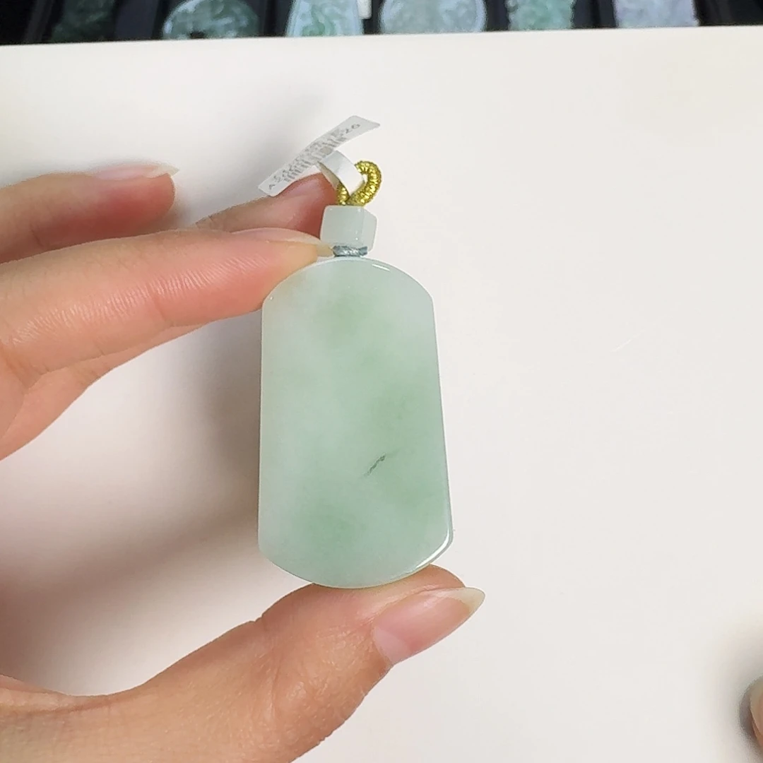翡翠颈饰未镶嵌无事牌吊坠