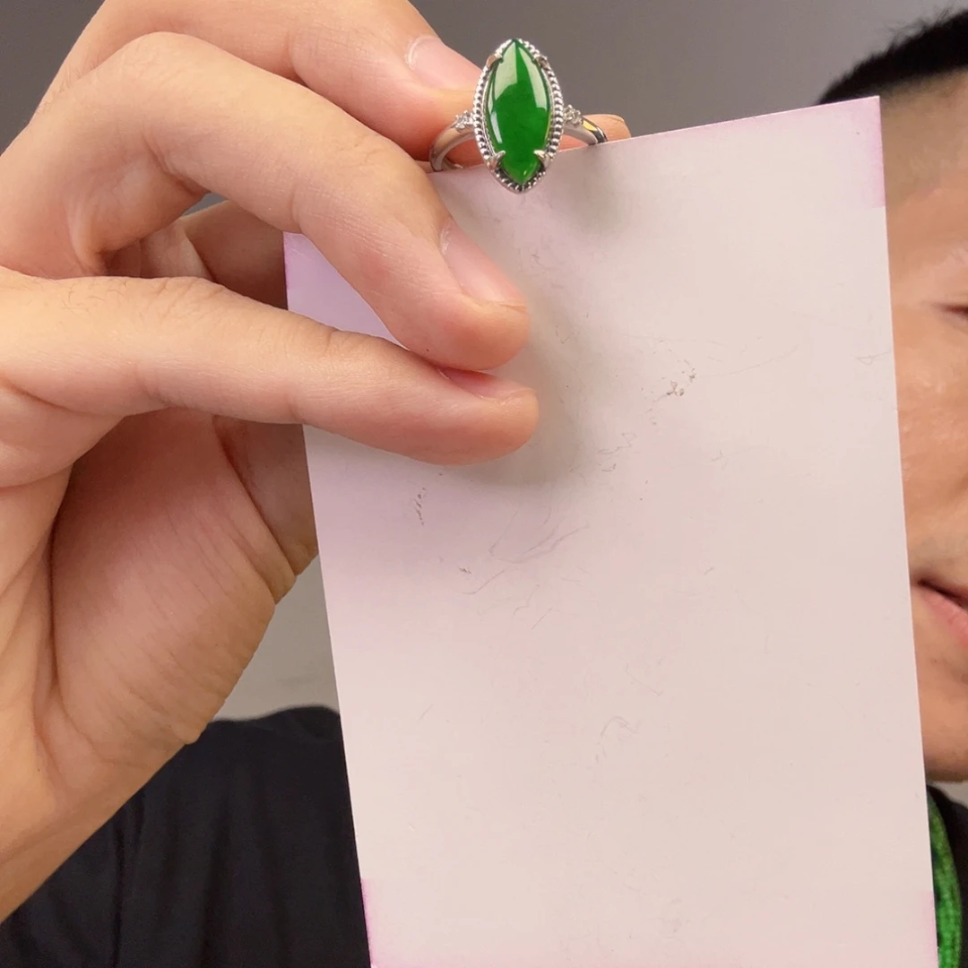 翡翠未镶嵌挂件一件