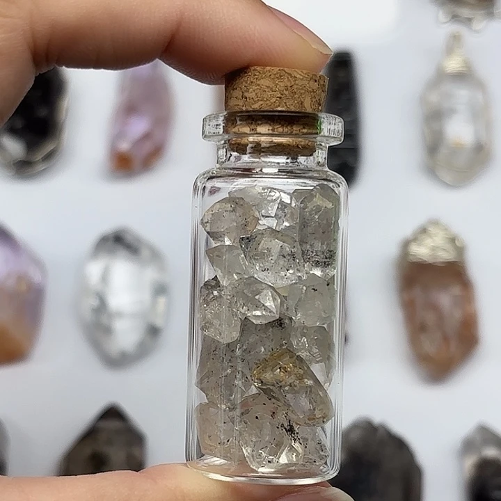 水晶未镶嵌颈饰闪灵钻瓶瓶