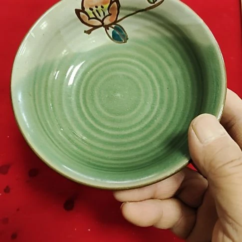 瓷片瓷器摆件，瓷片，沙锅，均有点瑕疵。