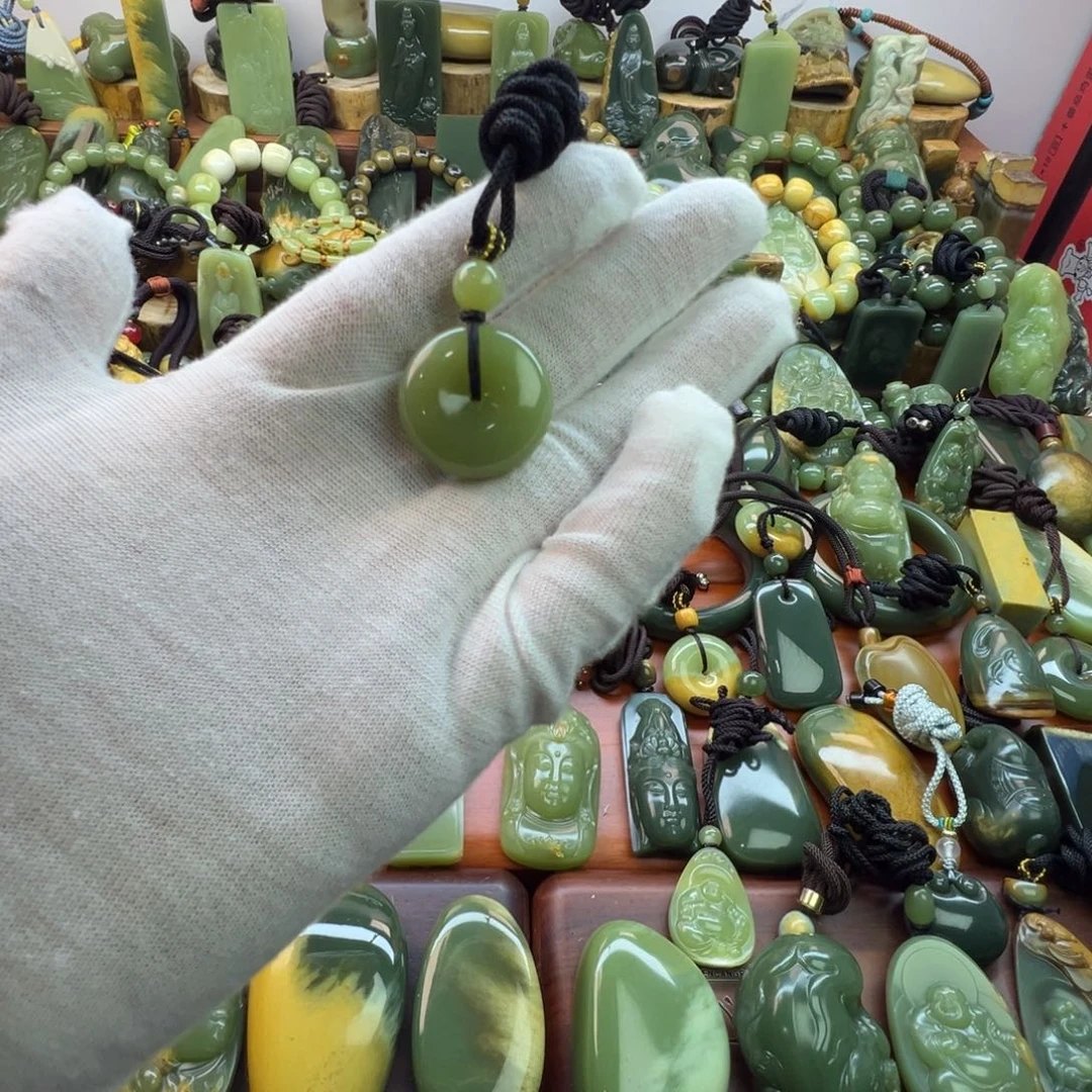 岫岩老玉（透闪石质玉）未镶嵌颈饰