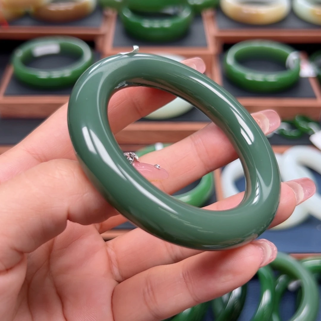 未镶嵌手镯和田玉（碧玉）